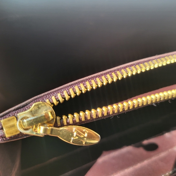 Louis Vuitton Amarante Vernis Sarah Wallet w/COA. - Picture 8 of 13